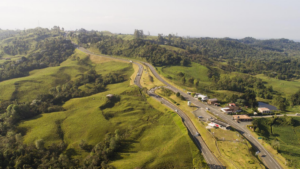 Inversión de concesionarios en Colombia: impacto regional