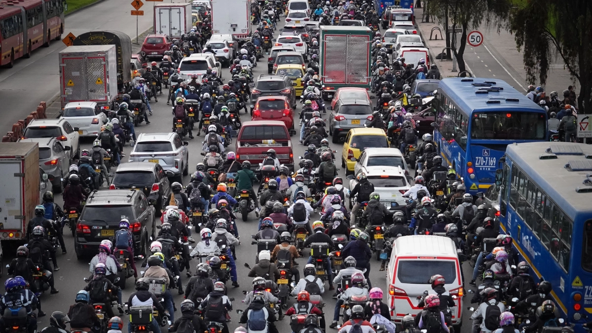 Motos en Colombia: riesgos y seguridad vial 2026